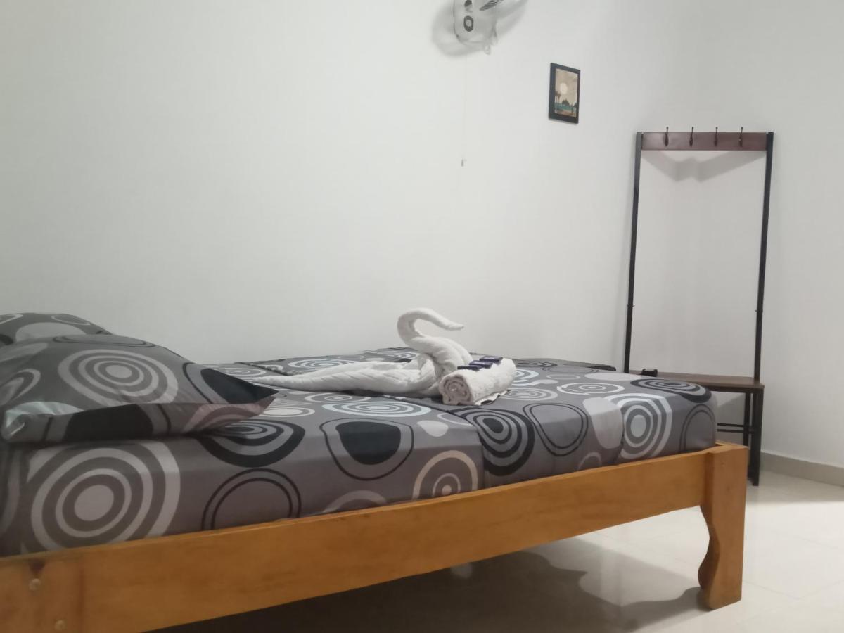 Hostal Cuyagua Паломіно Екстер'єр фото